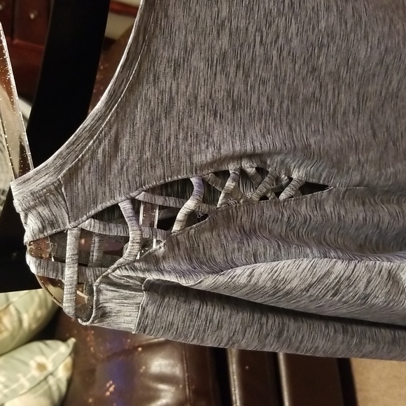 Maurices gray top. XXL. In Motion line, sporty. - Picture 3 of 5